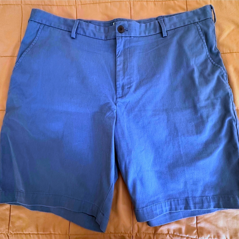 IZOD Shorts Mens 40 Blue 9.5 Inseam Flat Front Chino Classic Casual Golf Coastal